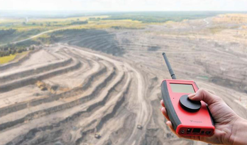 Controle remoto utilizado para ativação de sistema local de alerta para mineração em mina a céu aberto.