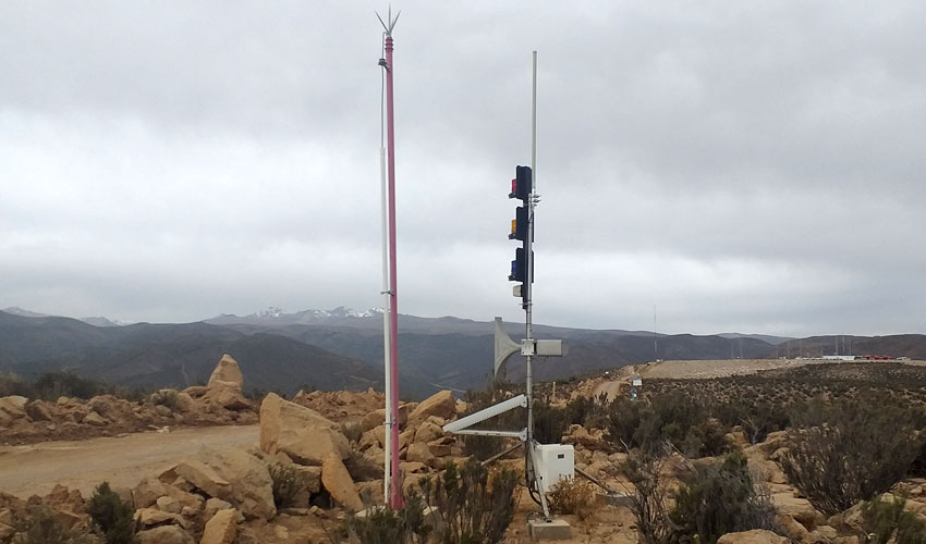 Sistema de Alerta para Mineração – Sirene Bono com Semáforo Sistema de Alerta para Mineração com sirene eletrônica Bono e semáforo para alerta de tempestades em mina a céu aberto no Peru
