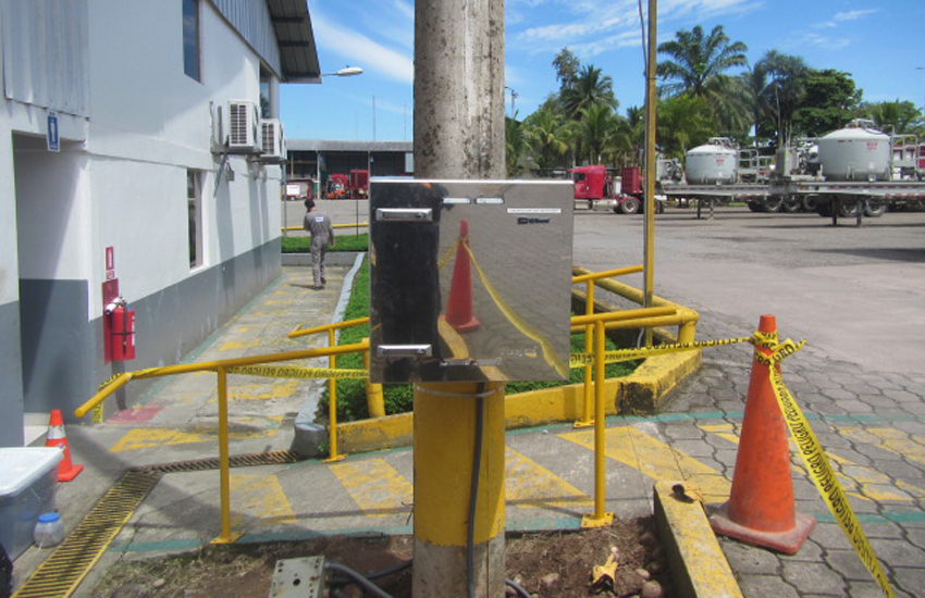 Painel de controle da sirene eletrônica industrial Gibon em Orellana, Equador